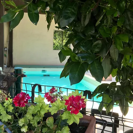 לינה וארוחת בוקר La Tete Dans Les Etoiles 3*