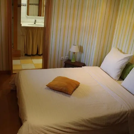 לינה וארוחת בוקר Chambres D'Hotes La Tete Dans Les Etoiles 3*